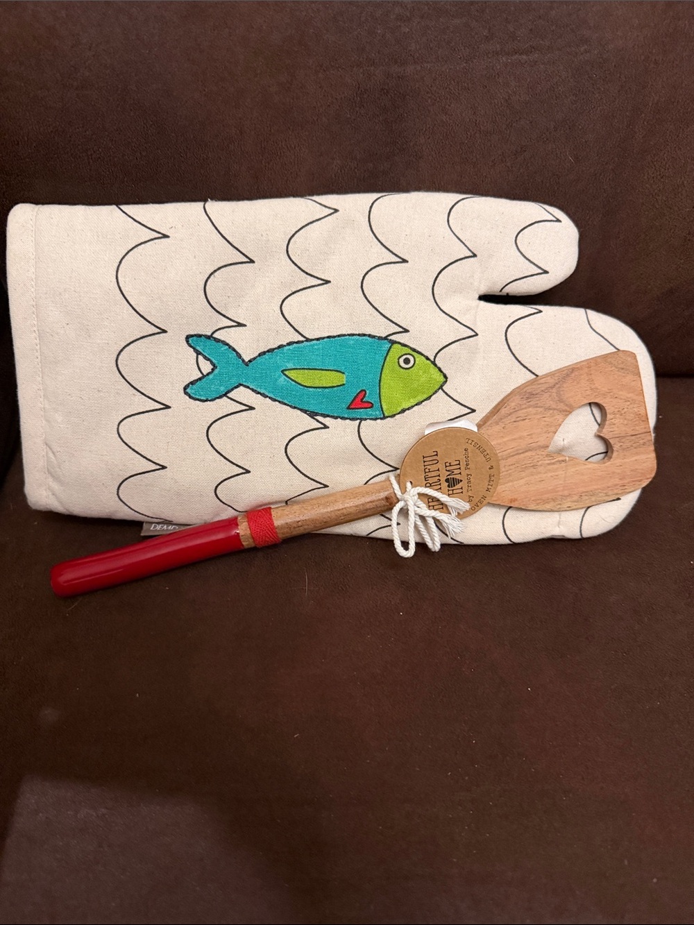 Fish Print Oven Mitt with Turquoise & Green Fish and Red-Handled Spatula